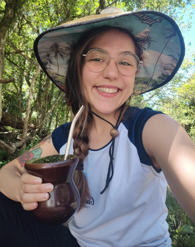 Entre a bacia de livros e a estrada de chão